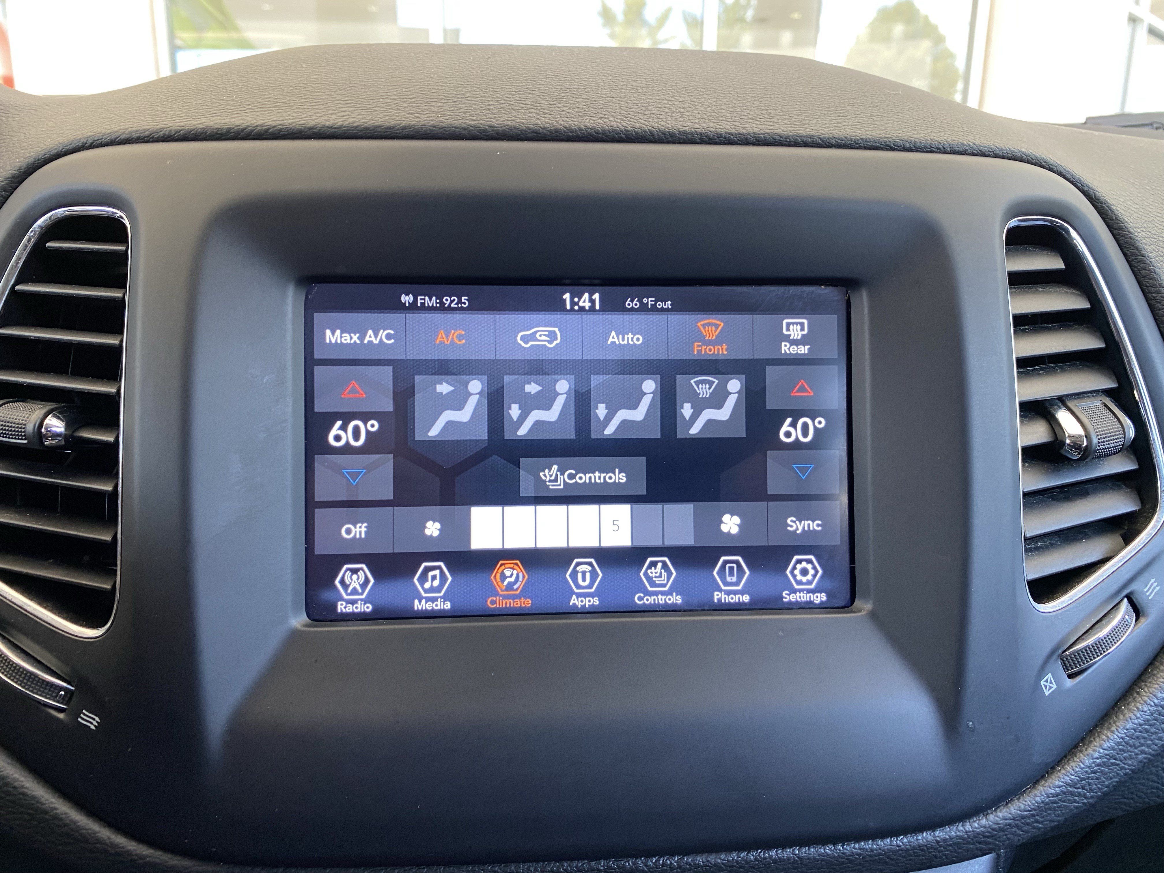 Used 2021 Jeep Compass Latitude w/ Convenience Group AWD/4WD image 33