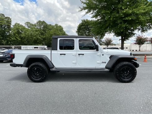 Used 2025 Jeep Gladiator Sport AWD/4WD image 6