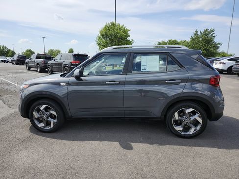 Used 2025 Hyundai Venue SEL FWD image 13
