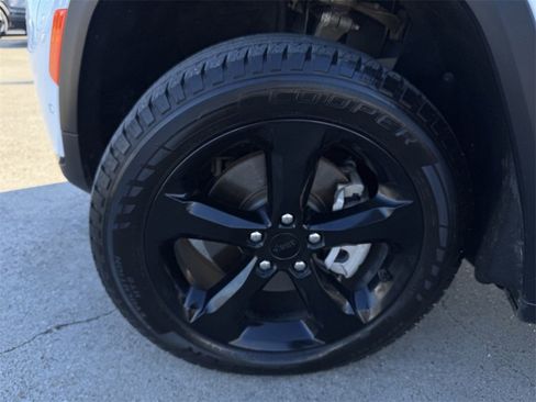 Used 2023 Jeep Grand Cherokee L Limited w/ Luxury Tech Group II image 8