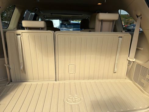 Used 2019 Toyota Highlander Limited image 11