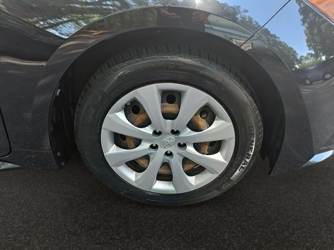 Used 2021 Toyota Corolla LE FWD image 38