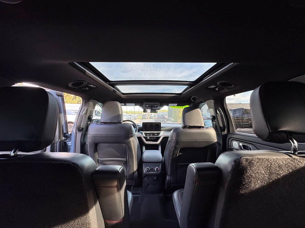 Used 2025 Ford Explorer ST AWD/4WD image 35