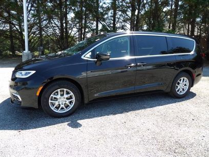 Used 2024 Chrysler Pacifica Touring-L