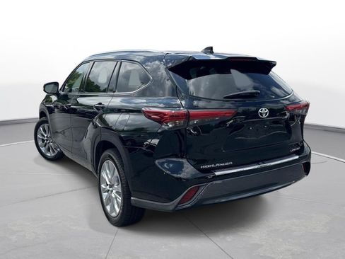 Used 2022 Toyota Highlander Limited FWD image 8