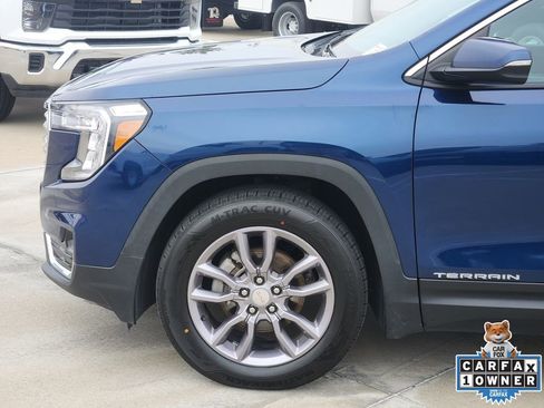 Used 2023 GMC Terrain SLT image 11
