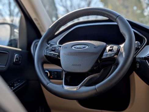 Used 2022 Ford Escape Titanium w/ Class II Trailer Tow Package image 14