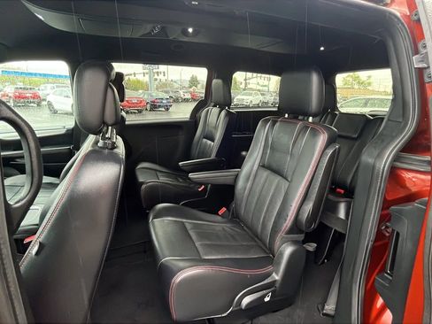 Used 2012 Dodge Grand Caravan R/T image 17