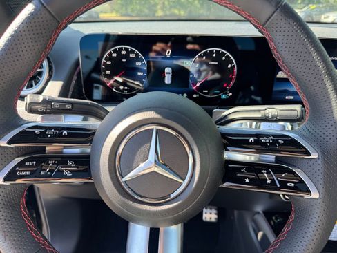 New 2025 Mercedes-Benz GLB 250 4MATIC image 13