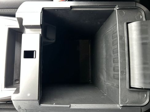 Used 2022 Ford Explorer XLT w/ Equipment Group 202A image 30