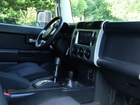 Used 2008 Toyota FJ Cruiser 4WD image 25