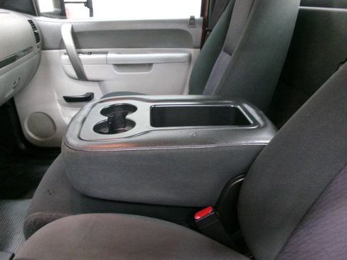 Used 2014 Chevrolet Silverado 2500 W/T w/ Snow Plow Prep Package AWD/4WD image 21