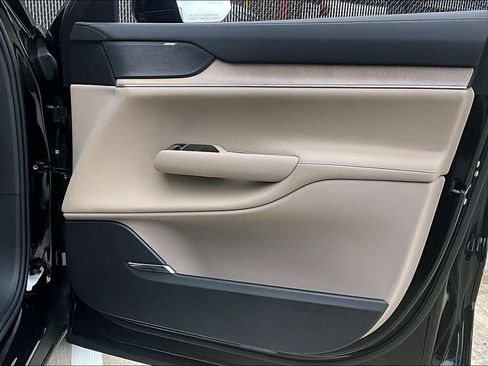 New 2026 Volvo EX90 Plus AWD/4WD image 8