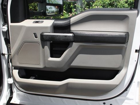 Used 2017 Ford F450 XL w/ Power Equipment Group image 38