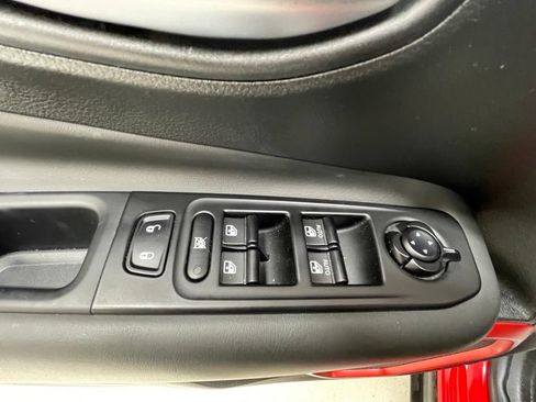 Used 2022 Jeep Renegade Latitude AWD/4WD image 11