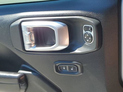 Used 2019 Jeep Wrangler Rubicon AWD/4WD image 24