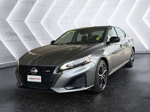 Used 2023 Nissan Altima 2.5 SR image 3