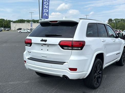 Used 2021 Jeep Grand Cherokee Laredo X AWD/4WD image 6