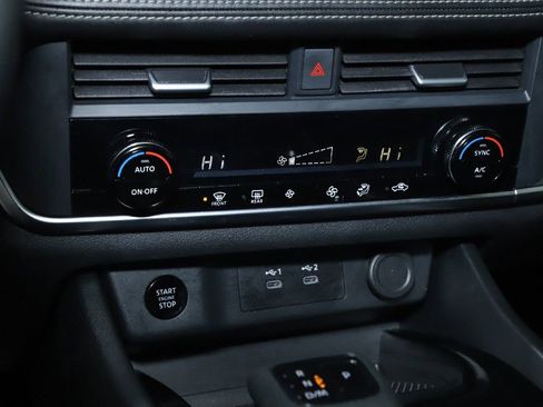 Used 2024 Nissan Rogue SV image 26