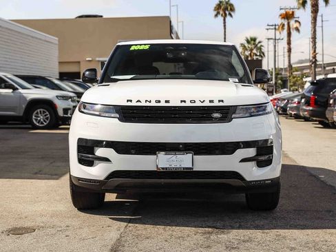 Used 2025 Land Rover Range Rover Sport SE AWD/4WD image 2