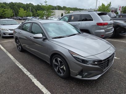 Used 2023 Hyundai Elantra Limited w/ Preferred Accessory Package