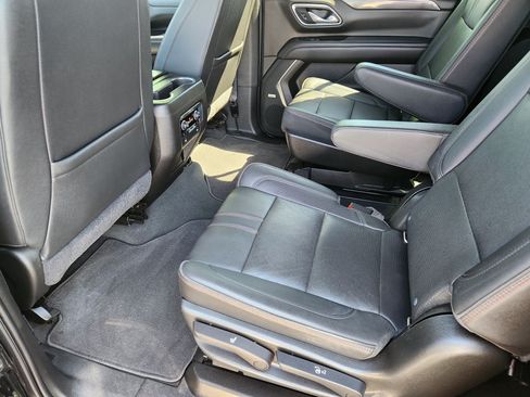 Used 2021 Chevrolet Suburban RST w/ Luxury Package AWD/4WD image 15