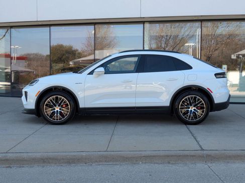 New 2026 Porsche Macan 4S Electric AWD/4WD image 2