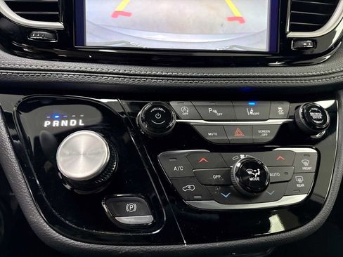 New 2026 Chrysler Pacifica Select image 16