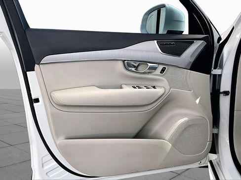 Used 2021 Volvo XC90 T5 Momentum w/ Protection Package Premier FWD image 22