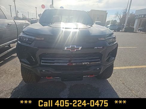 Used 2025 Chevrolet Colorado ZR2 w/ Technology Package image 3