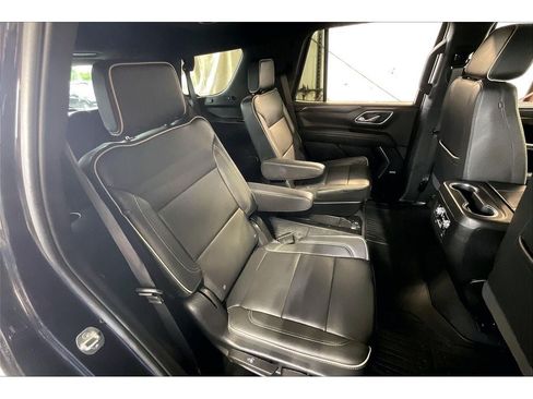 Used 2024 GMC Yukon SLT w/ SLT Luxury Package AWD/4WD image 28