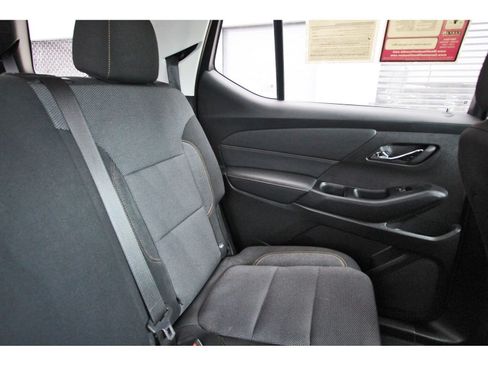 Used 2021 Chevrolet Traverse LS FWD image 15