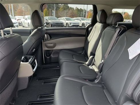 New 2026 Kia Carnival LXS image 20