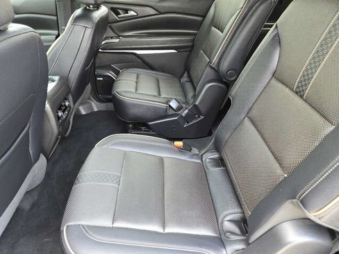 Certified 2025 Chevrolet Traverse High Country AWD/4WD image 28