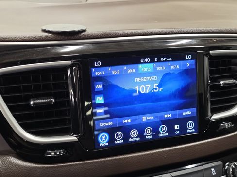 Used 2017 Chrysler Pacifica Touring Plus w/ Tire & Wheel Group FWD image 34