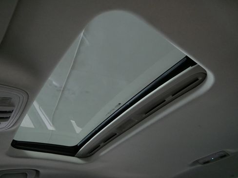 Used 2016 Buick Regal Sport Touring image 30