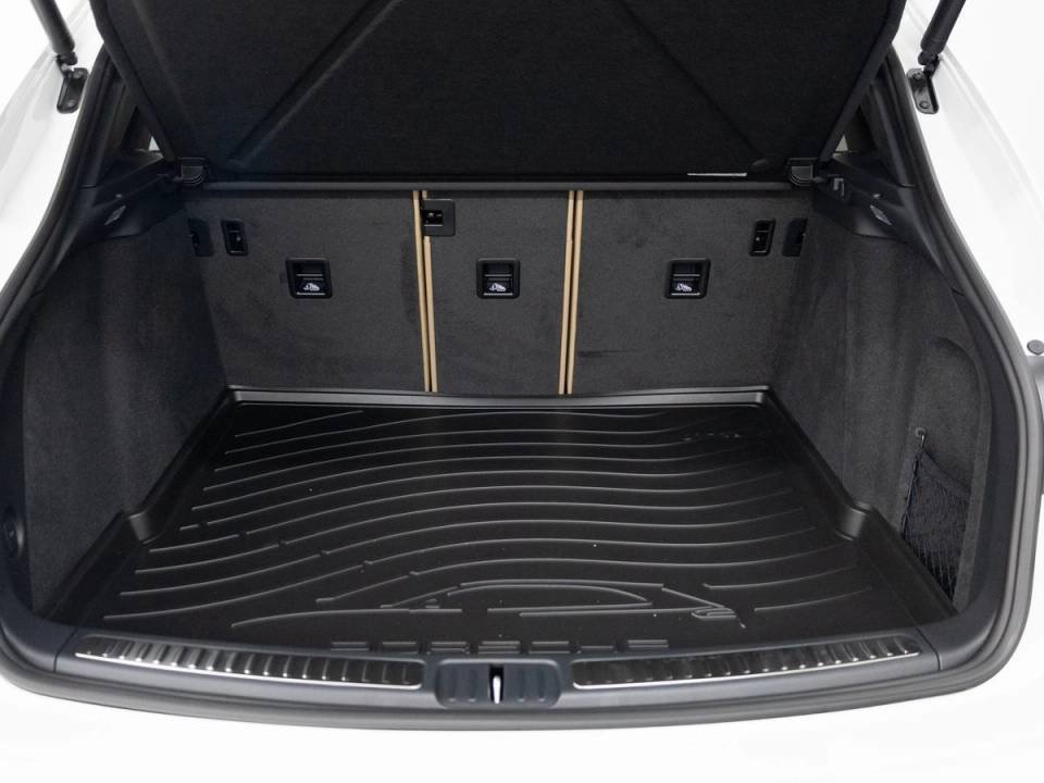 Certified 2026 Porsche Macan AWD/4WD image 17