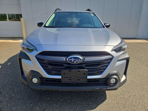 Used 2025 Subaru Outback Premium AWD/4WD image 2