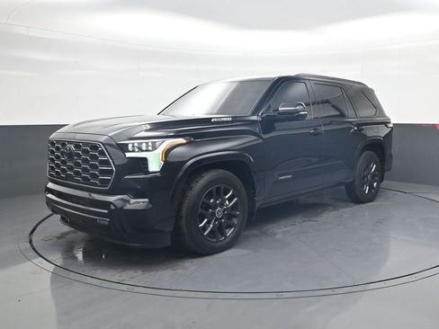 Used 2024 Toyota Sequoia Platinum image 3