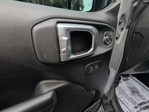 Used 2023 Jeep Wrangler Unlimited Rubicon 4xe AWD/4WD image 12
