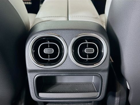 Used 2026 Mercedes-Benz C 300 4MATIC Sedan image 34