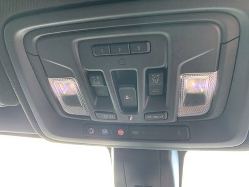 Used 2023 Chevrolet Silverado 2500 High Country w/ Z71 Off-Road Package image 17