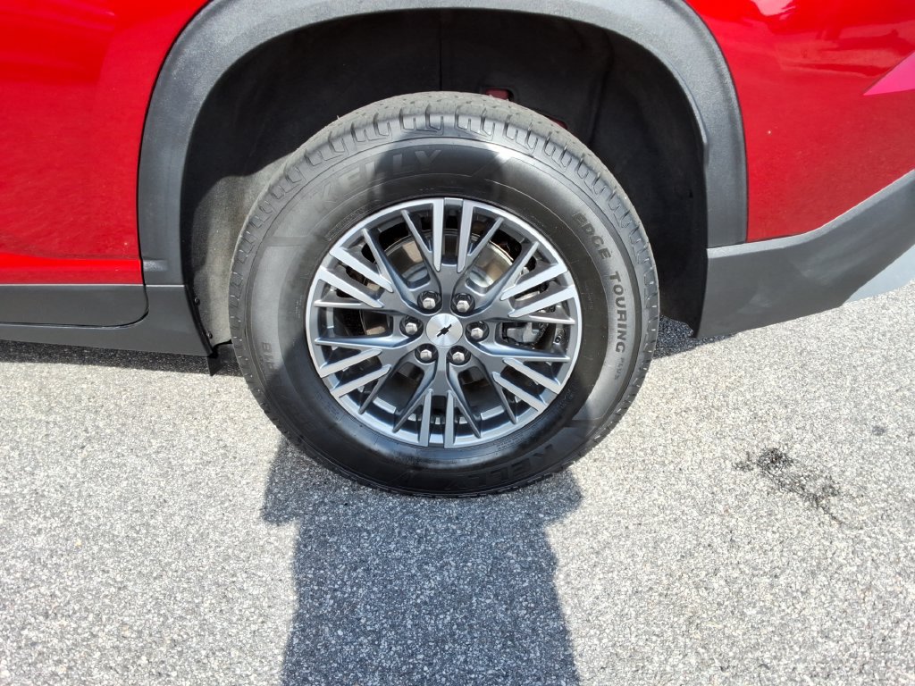 Certified 2026 Chevrolet Traverse LT w/ Driver Confidence Package FWD image 11