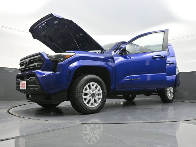 Used 2025 Toyota Tacoma SR5 w/ SR5 Upgrade Package AWD/4WD image 40