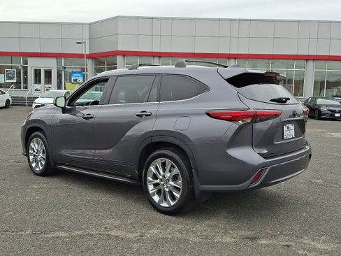 Used 2023 Toyota Highlander Limited image 5