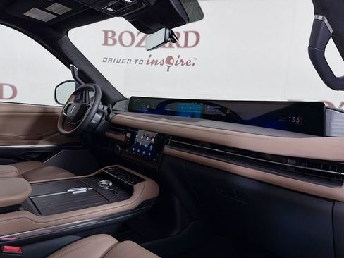 New 2025 Lincoln Navigator L Black Label AWD/4WD image 33