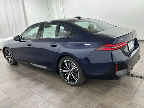 New 2026 BMW 550e xDrive image 3