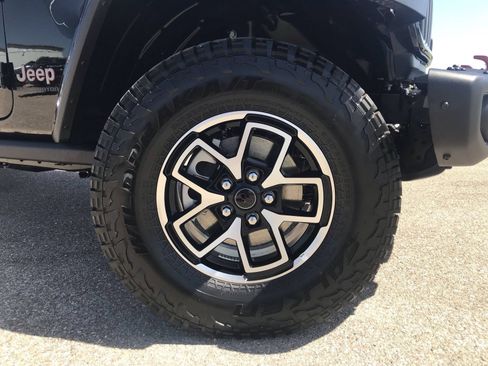Used 2025 Jeep Gladiator Rubicon AWD/4WD image 13