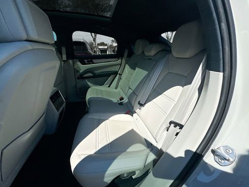 Used 2023 Porsche Cayenne Platinum Edition image 26