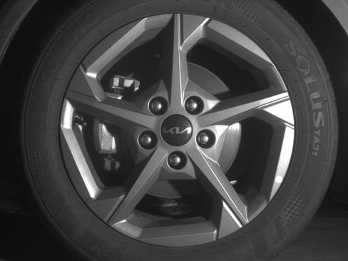 Used 2025 Kia K4 LXS image 12